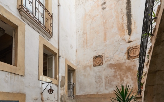 Investment: Herrenhaus mit typisch mallorquinischem Innenhof im historischen Zentrum Palmas