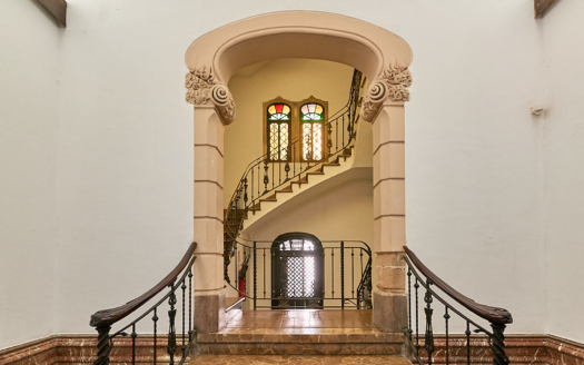 Zentral gelegene Altstadt-Wohnung in einem Kunstdenkmal-Gebäude mit vielen originalen Details in Palma