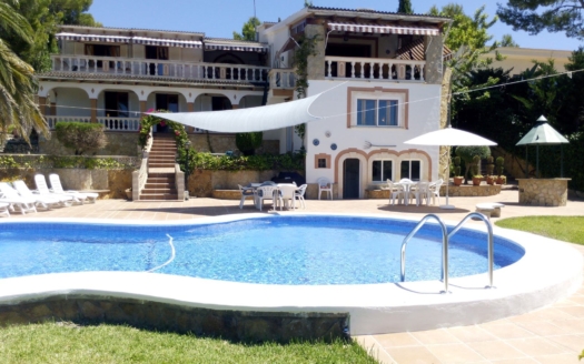 Classic villa with pool and garden in Santa Ponsa - Investment