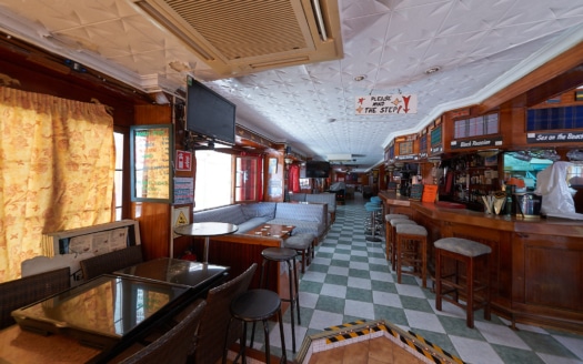 Famous bar in top location - with additional 8 rooms and lucrative restaurant in Magaluf