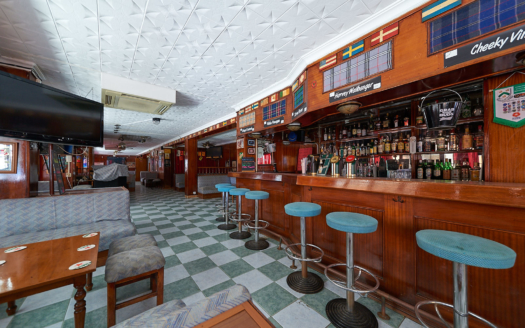 Famous bar in top location - with additional 8 rooms and lucrative restaurant in Magaluf