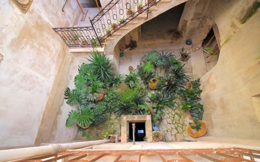 Investment: Herrenhaus mit typisch mallorquinischem Innenhof im historischen Zentrum Palmas