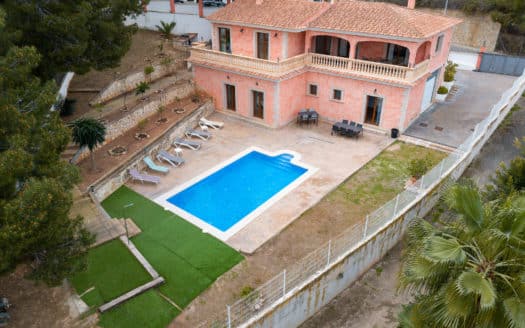 Familienfreundliche Villa mit Pool, Meerblick und Ferienvermietlizenz