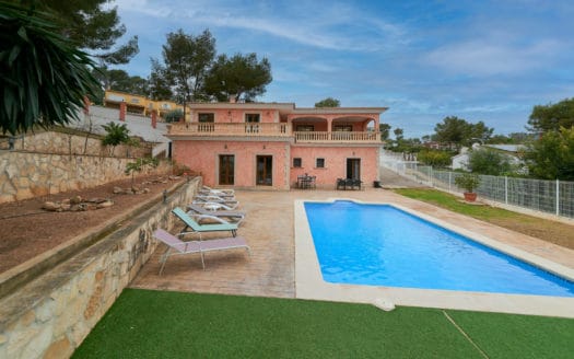 Family friendly villa with pool, sea view and vacation rental license