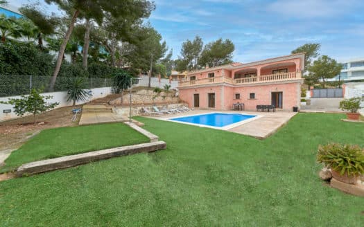 Familienfreundliche Villa mit Pool, Meerblick und Ferienvermietlizenz