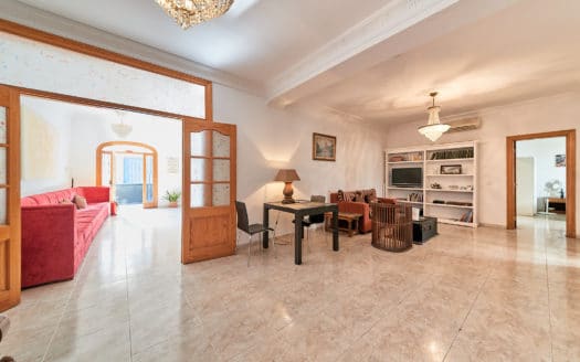 Investment :: spacious townhouse in El Terreno quarter of Palma with a lot of potential
