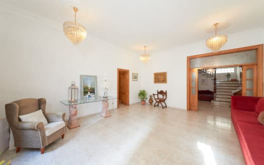 Investment :: spacious townhouse in El Terreno quarter of Palma with a lot of potential