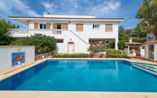 Beautiful mediterranean villa in Nova Santa Ponsa with a lot of space - ideal as investment