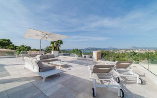 Modern villa with pool and sea view in quiet cul-de-sac location in Santa Ponsa