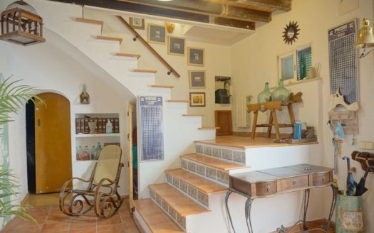 Townhouse with lots of potential for sale in the burgeoning neighborhood of El Terreno