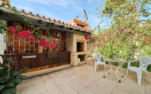 Charming Mediterranean style villa with pool and great garden near the sea