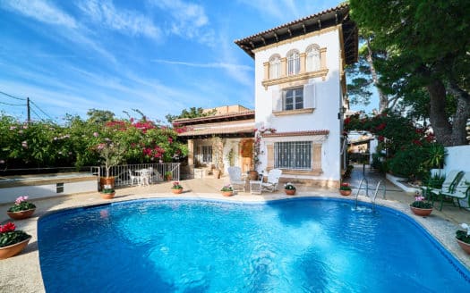 Bezaubernde Villa im mediterranen Stil mit Pool und tollem Garten in Meeresnähe