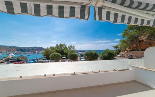 Modern renovated apartment overlooking the sea and the port of Port Adriano with community pool
