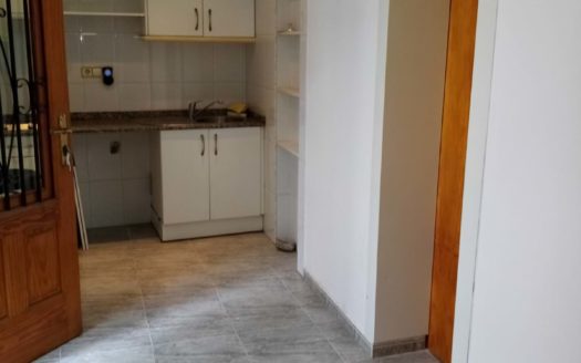 Investment: Apartment in need of renovation in first sea line in the trendy neighborhood of Portixol