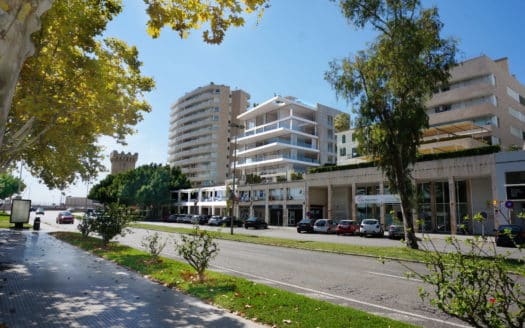 Luxurious ground floor apartment with fantastic sea views in exclusive residential complex at the port of Palma