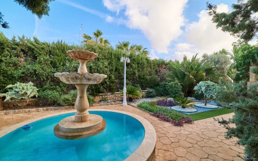 Luxuriöse herrschaftliche Villa im mediterranen Stil in Sa Torre mit einem traumhaften Garten und Pool
