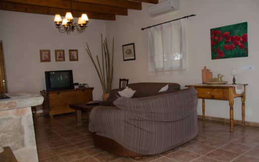 Winery with vacation rental license near Sencelles, in the heart of the island - Tramuntana views and pool