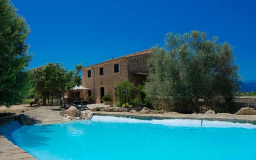 Winery with vacation rental license near Sencelles, in the heart of the island - Tramuntana views and pool