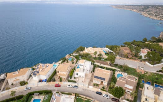 Detached sea view chalet with private pool and views of the bay of Palma