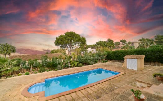 Detached sea view chalet with private pool and views of the bay of Palma