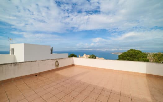 Detached sea view chalet with private pool and views of the bay of Palma