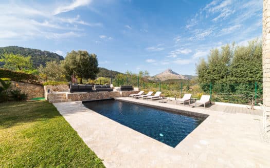 Spektakuläre Villa in Es Capdella mit traumhaftem Blick auf das Tramuntana Gebirge und den Berg Galatzo