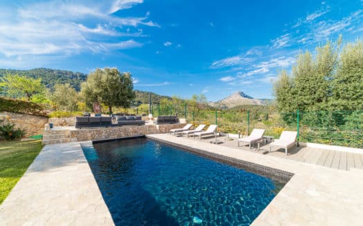 Spektakuläre Villa in Es Capdella mit traumhaftem Blick auf das Tramuntana Gebirge und den Berg Galatzo