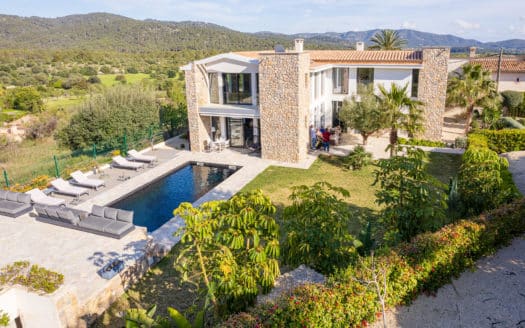 Spektakuläre Villa in Es Capdella mit traumhaftem Blick auf das Tramuntana Gebirge und den Berg Galatzo