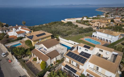 Modern semi-detached house with beautiful sea view and pool in Bahia Blava