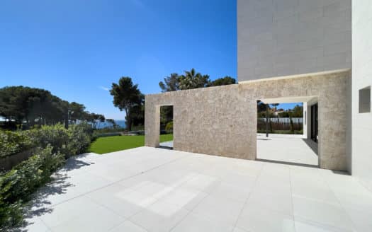 Wunderschöne Villa in erster Meereslinie mit Pool und Garten. Erstklassige Lagebei Puig de Ros !!