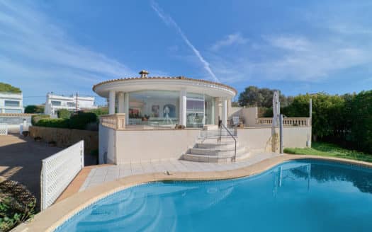Fantastic bungalow villa in quiet location in Tolleric with stunning sea views and pool
