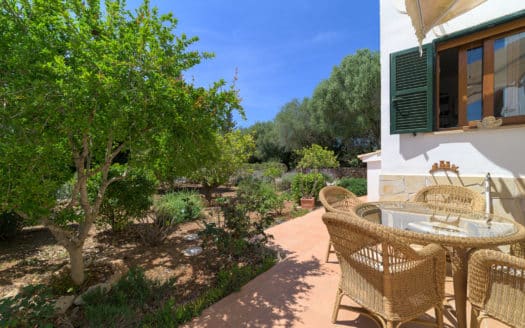 Beautiful finca with mountain views and pool in quiet location near Llucmajor