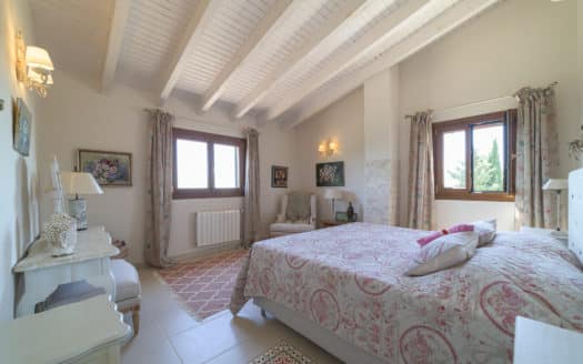 Beautiful finca with mountain views and pool in quiet location near Llucmajor