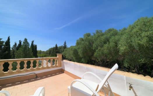 Beautiful finca with mountain views and pool in quiet location near Llucmajor