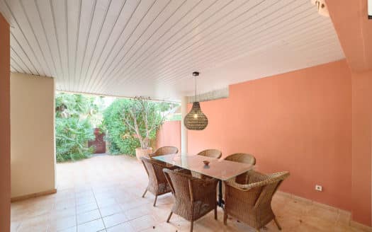 Erdgeschoss-Wohnung mit großer Terrasse in familienfreundlicher Wohnanlage mit Gemeinschaftspool in Bendinat