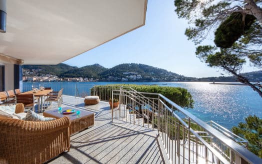 Villa in first sea line in Port Andratx with private sea access, jetty and boathouse