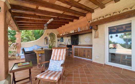 Investment property: Villa with unique sea view in top location in Cas Catala