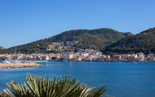 Villa in first sea line in Port Andratx with private sea access, jetty and boathouse