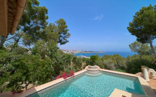 Investment Objekt: Villa mit einzigartigem Meerblick in Top Lage in Cas Catala