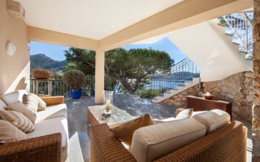 Villa in first sea line in Port Andratx with private sea access, jetty and boathouse