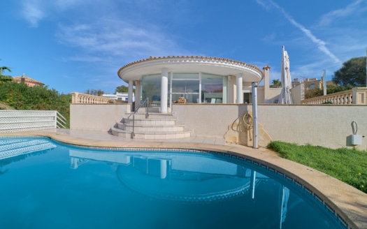 Fantástico bungalow villa en una zona tranquila en Tolleric con fantásticas vistas al mar y piscina