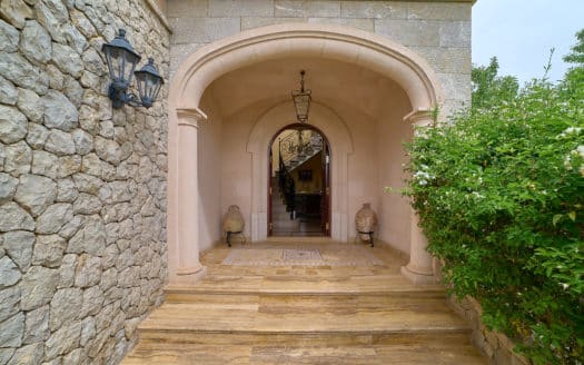 Mediterrane Villa mit großem Pool und traumhaftem Bergblick im ruhigen Dorf Es Capdellà
