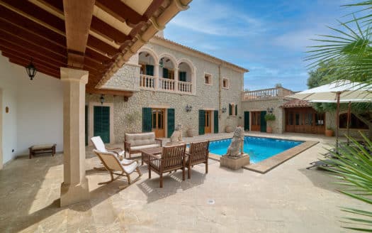 Mediterrane Villa mit großem Pool und traumhaftem Bergblick im ruhigen Dorf Es Capdellà