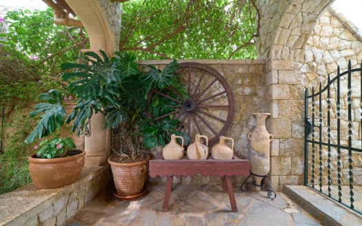 Mediterrane Villa mit großem Pool und traumhaftem Bergblick im ruhigen Dorf Es Capdellà