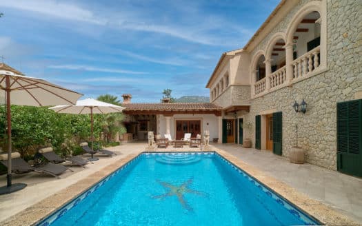 Mediterrane Villa mit großem Pool und traumhaftem Bergblick im ruhigen Dorf Es Capdellà