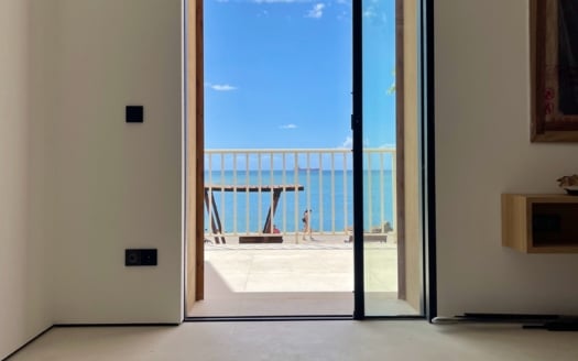Piso reformado de alta calidad en primera línea de mar del Portitxol