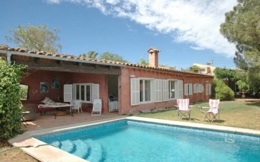 Spacious finca with personal touch and lots of potential close to Es Trenc beach