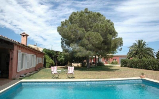 Spacious finca with personal touch and lots of potential close to Es Trenc beach