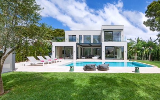 Nueva construcción: Moderna villa de lujo en un lugar de ensueño de Sol de Mallorca con piscina y gran terreno