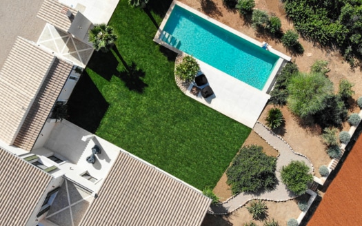 Neubau-Finca in traumhafter Lage mit Garten und Pool bei Ses Salines im Süden Mallorcas